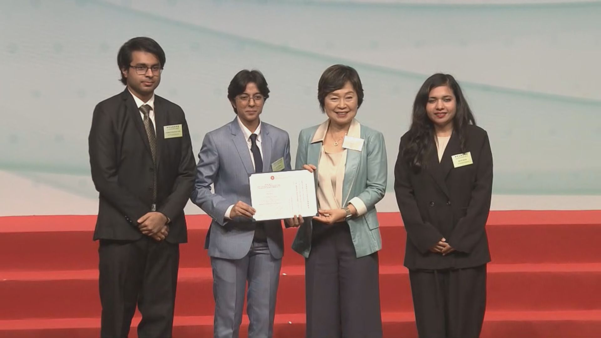 政府向150名非本地學生頒發一帶一路獎學金