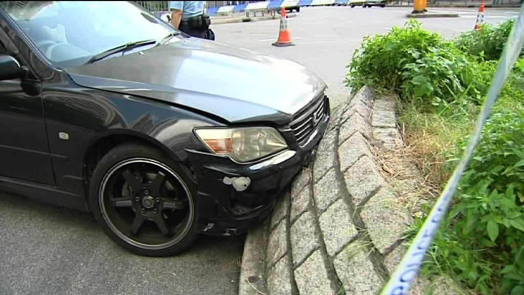 牛頭角男子瘋狂駕駛襲警逃去