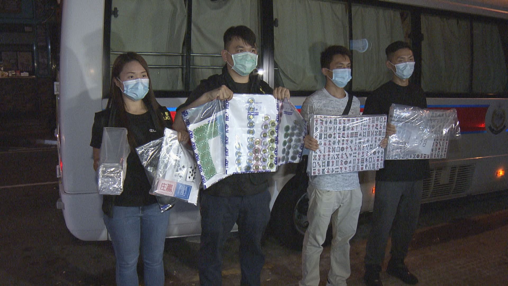 警方凌晨在荃灣破獲非法賭檔　拘捕五十三人