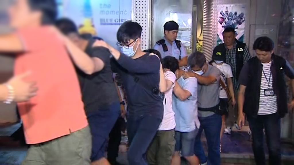 警方於香港仔破獲遊戲機賭檔拘十三人