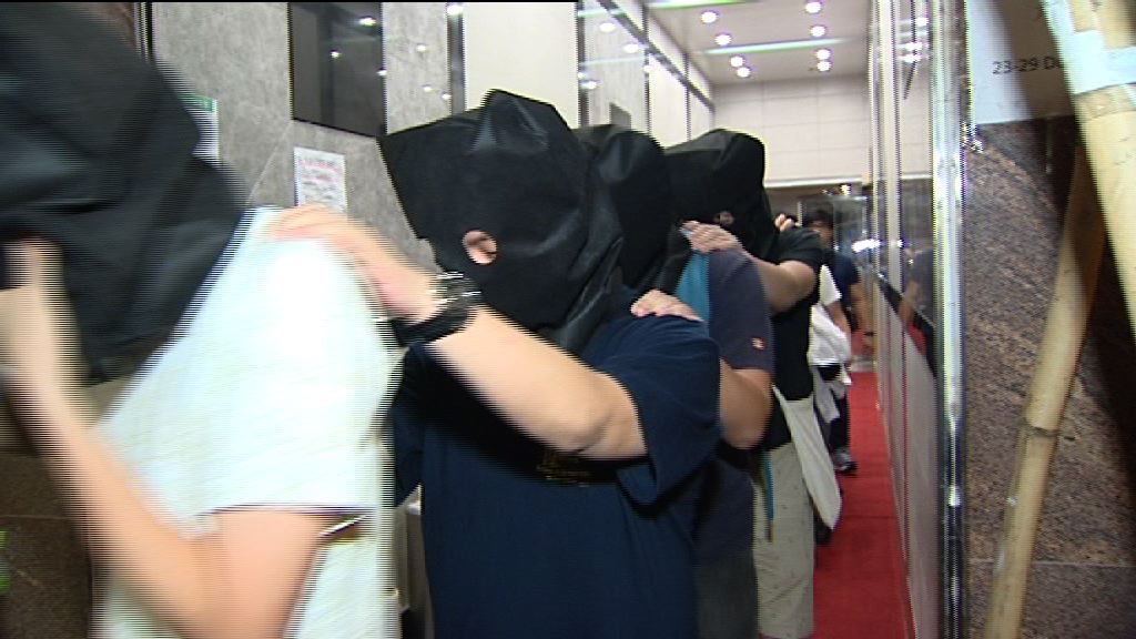 警方旺角破撲克牌賭檔拘十二男