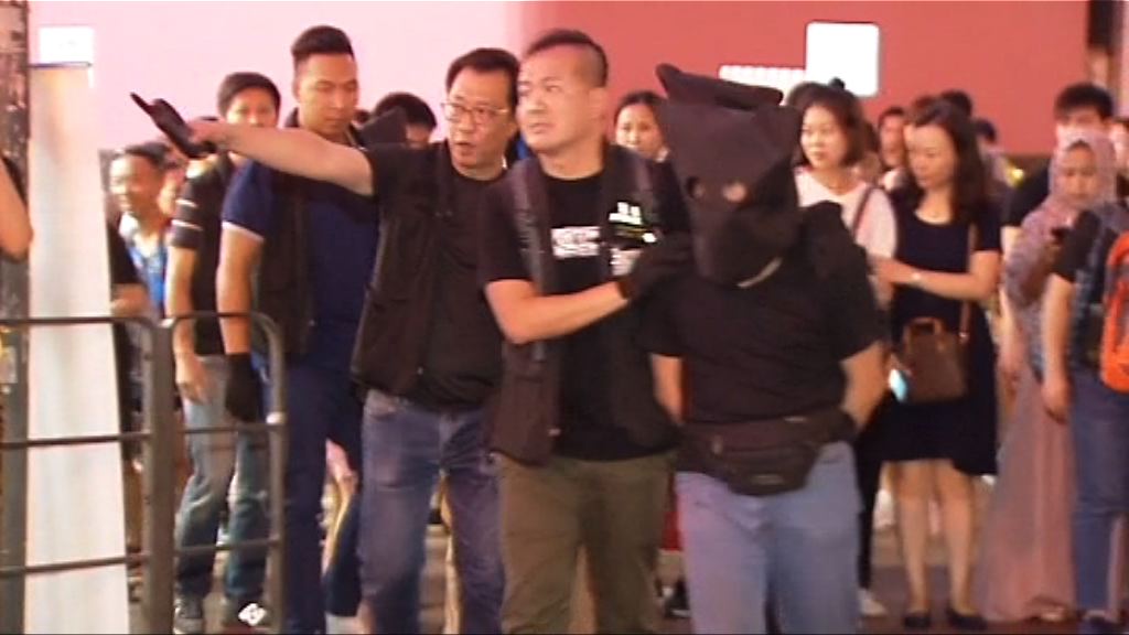 警方旺角破賭檔　拘三男兩女