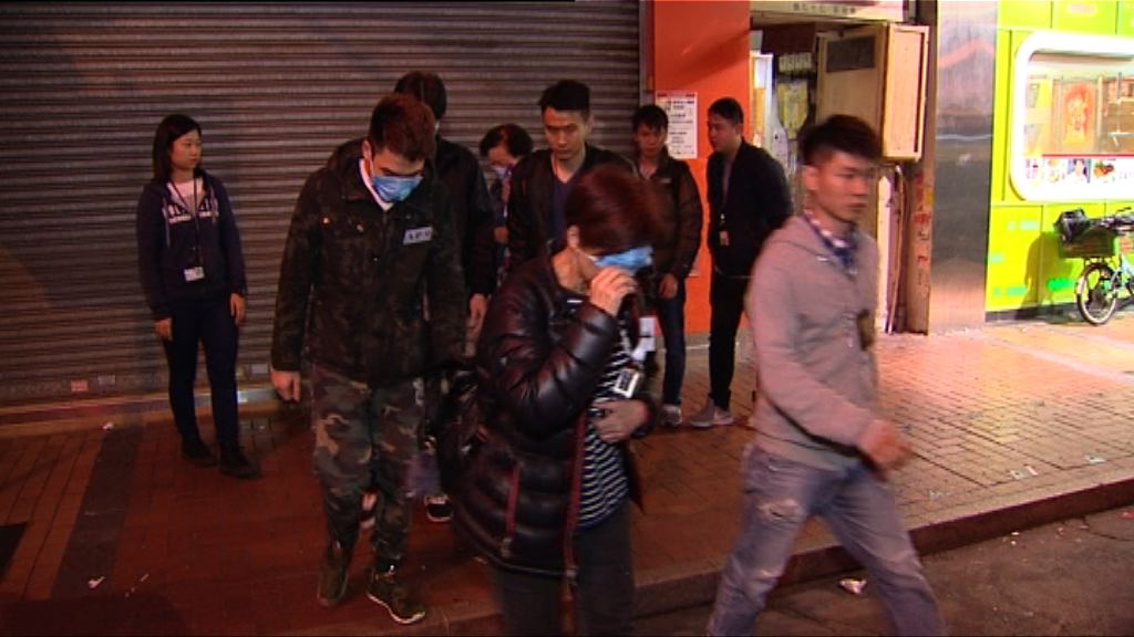 警方荃灣破麻雀賭檔拘十六男女