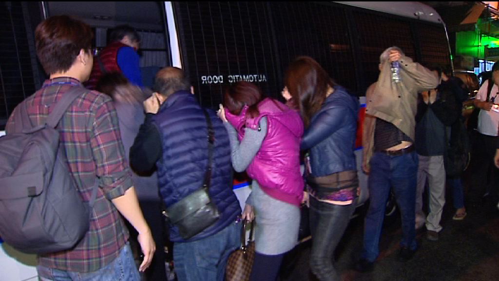 警方荃灣搗破麻雀賭檔拘19人