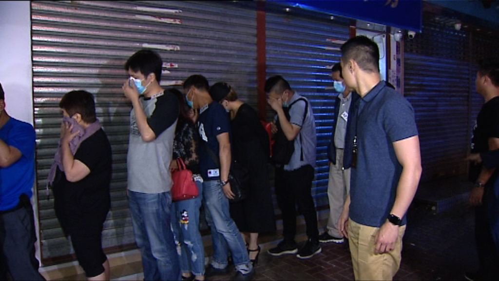 警方荃灣搗破麻雀賭檔拘十八人