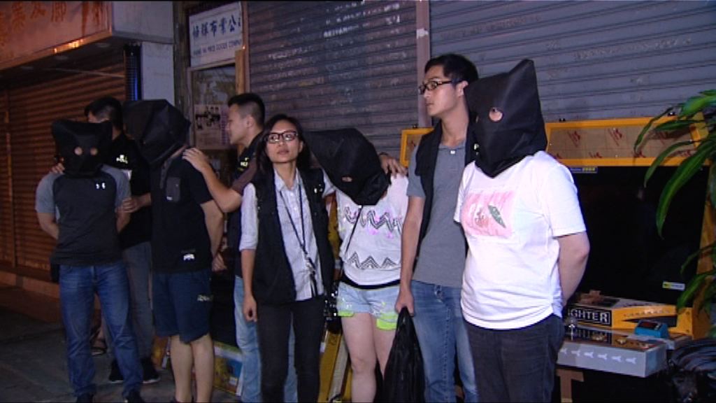 警方深水埗破兩個賭檔拘15人