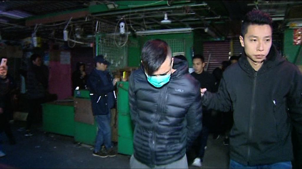 警方破越南幫賭檔拘23人