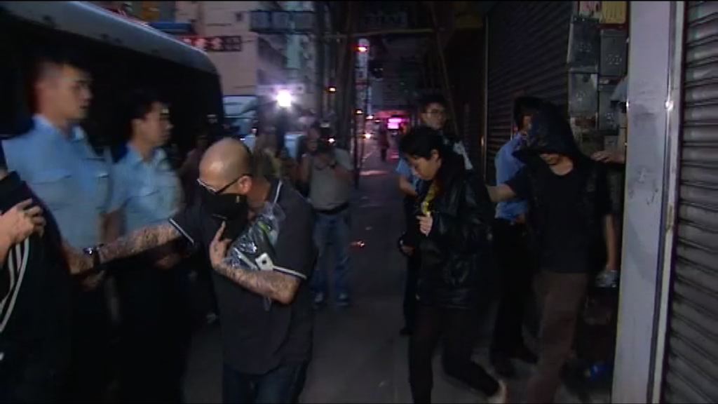 警方破油麻地非法賭檔拘16人