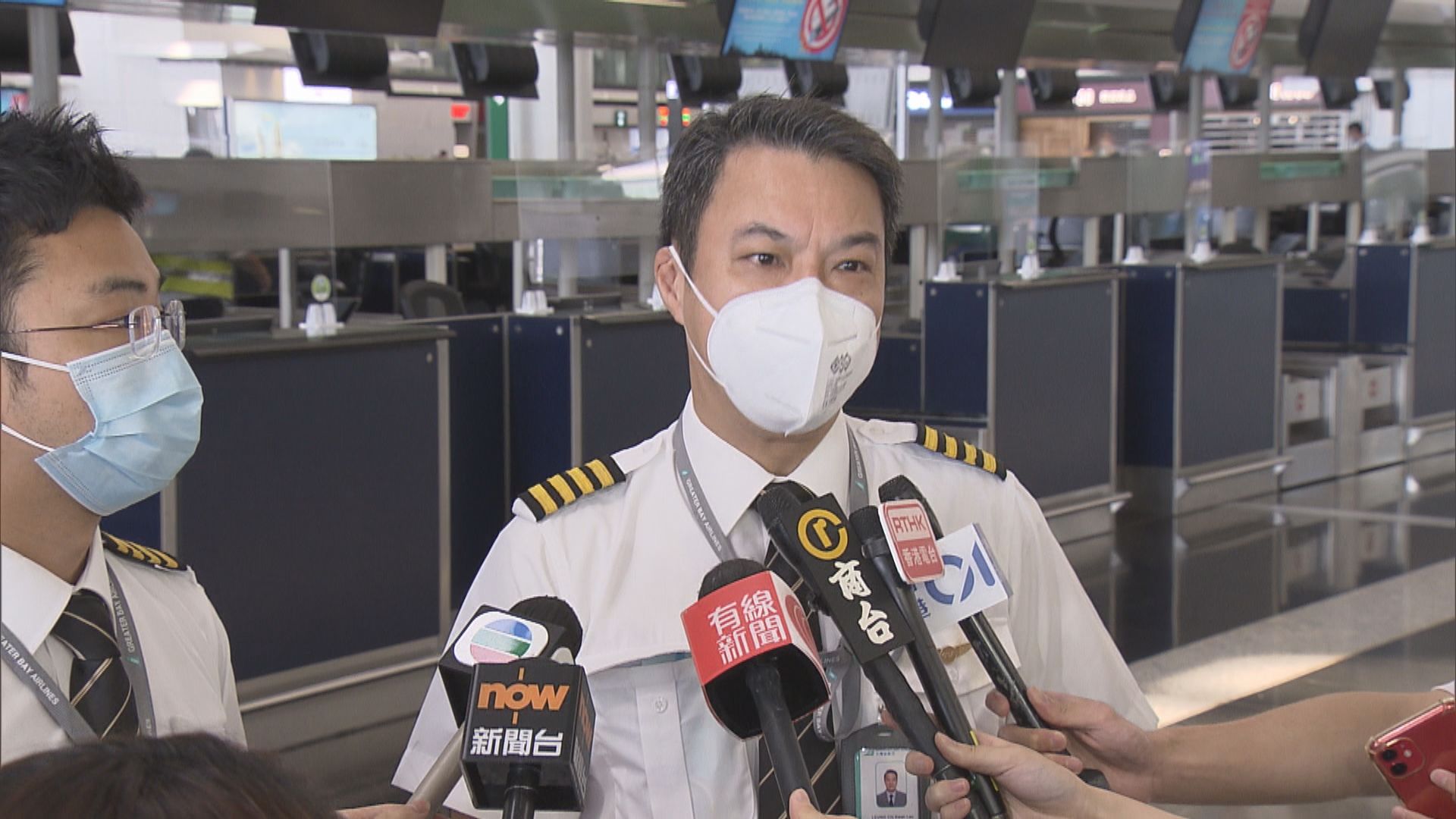 大灣區航空首航飛曼谷櫃位人流不多　機長對首航感興奮