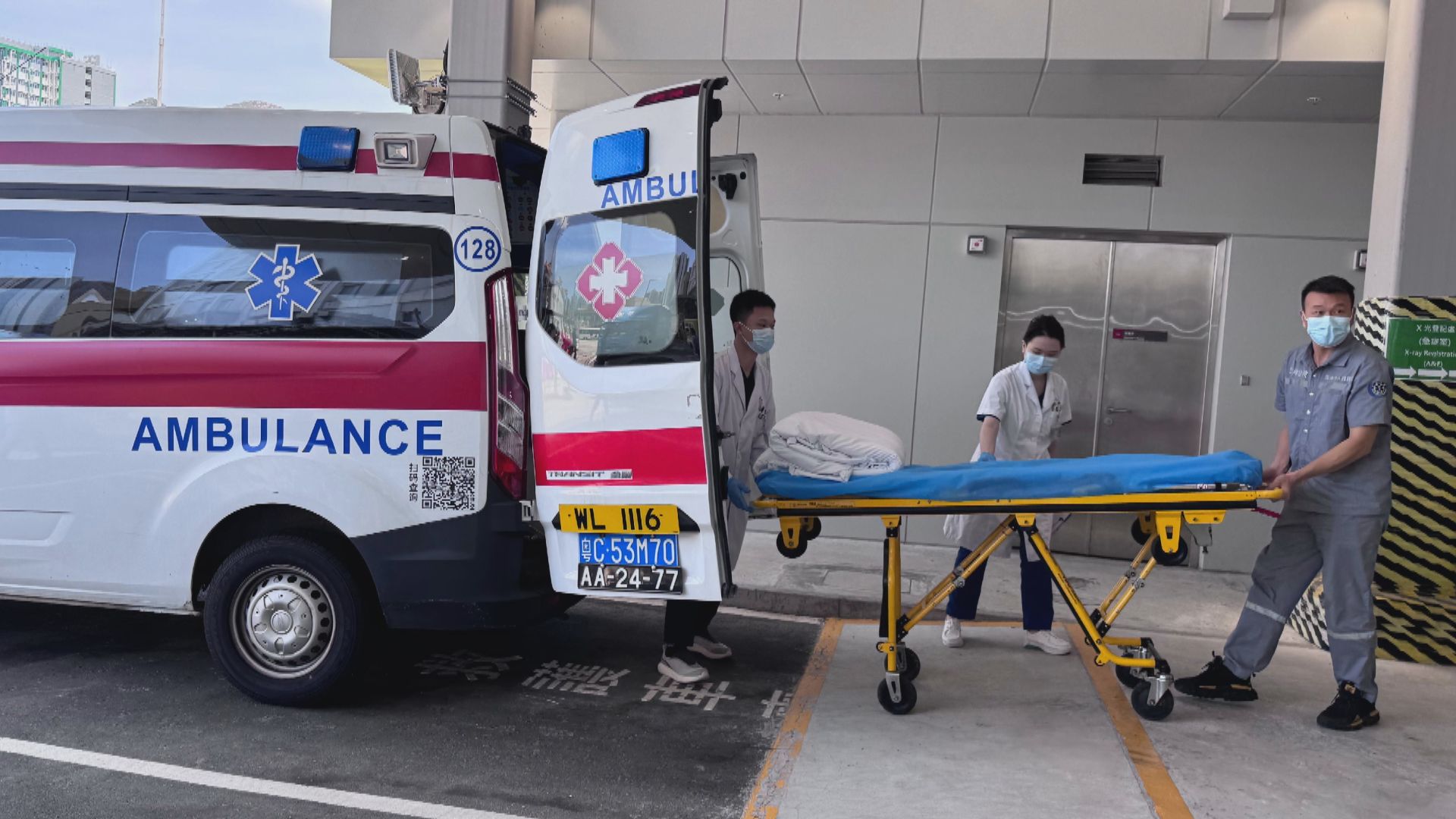 一名內地居民以大灣區跨境直通救護車　由屯門醫院轉送珠海治療