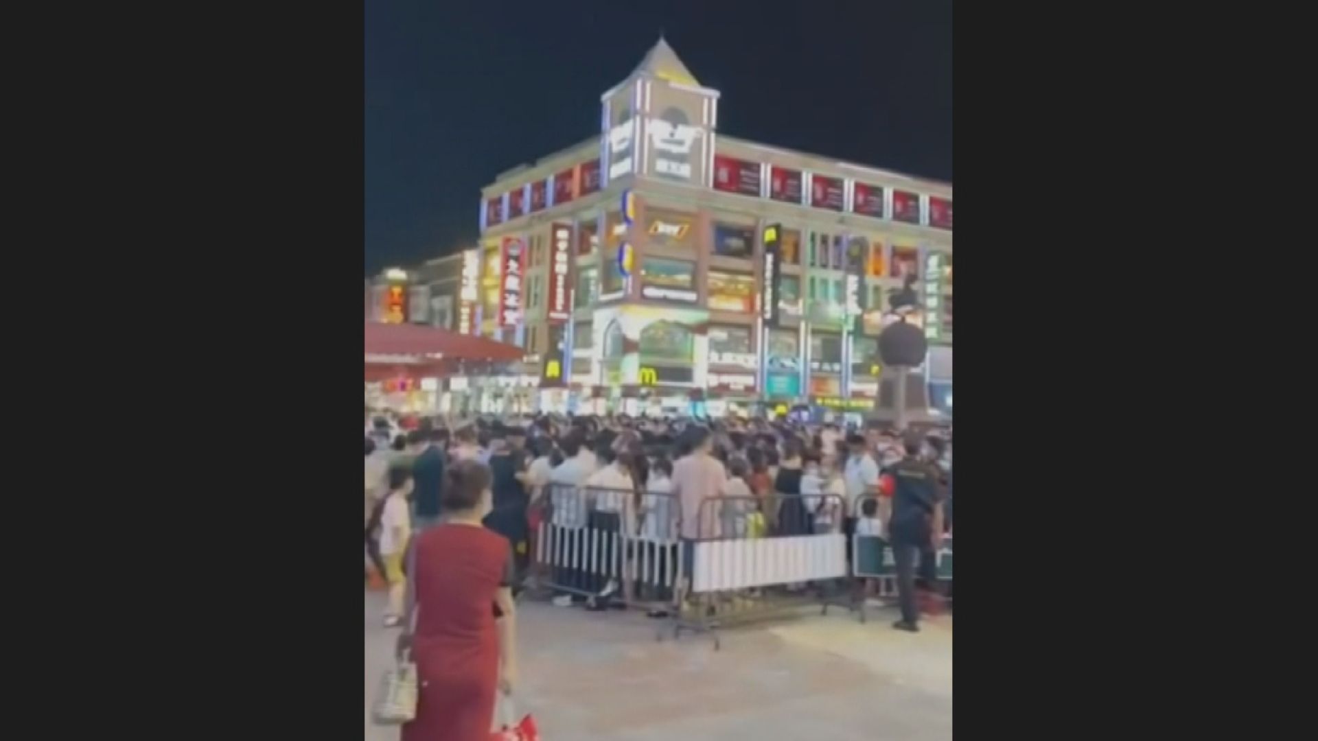 廣州荔灣區百多萬居民全員檢測　多個地區排長龍