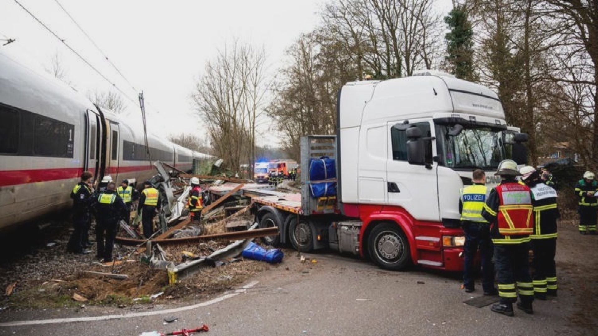 德國漢堡列車與貨車拖頭相撞　釀1死25傷
