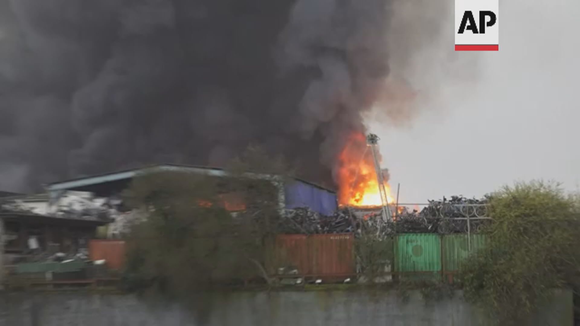 德國漢堡據報化學品倉庫起火　半空瀰漫毒煙