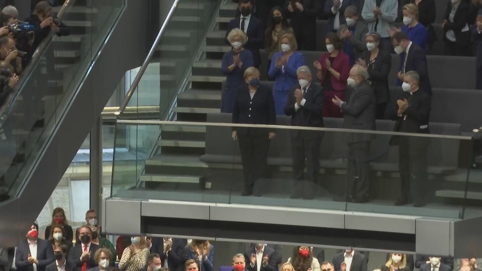 德國聯邦議院表決確認朔爾茨出任新總理