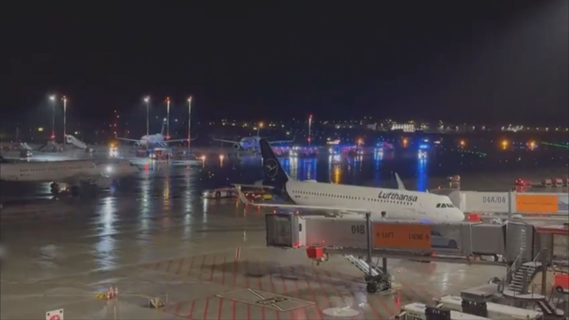 德國漢堡機場發生懷疑挾人質事件所有航班停飛