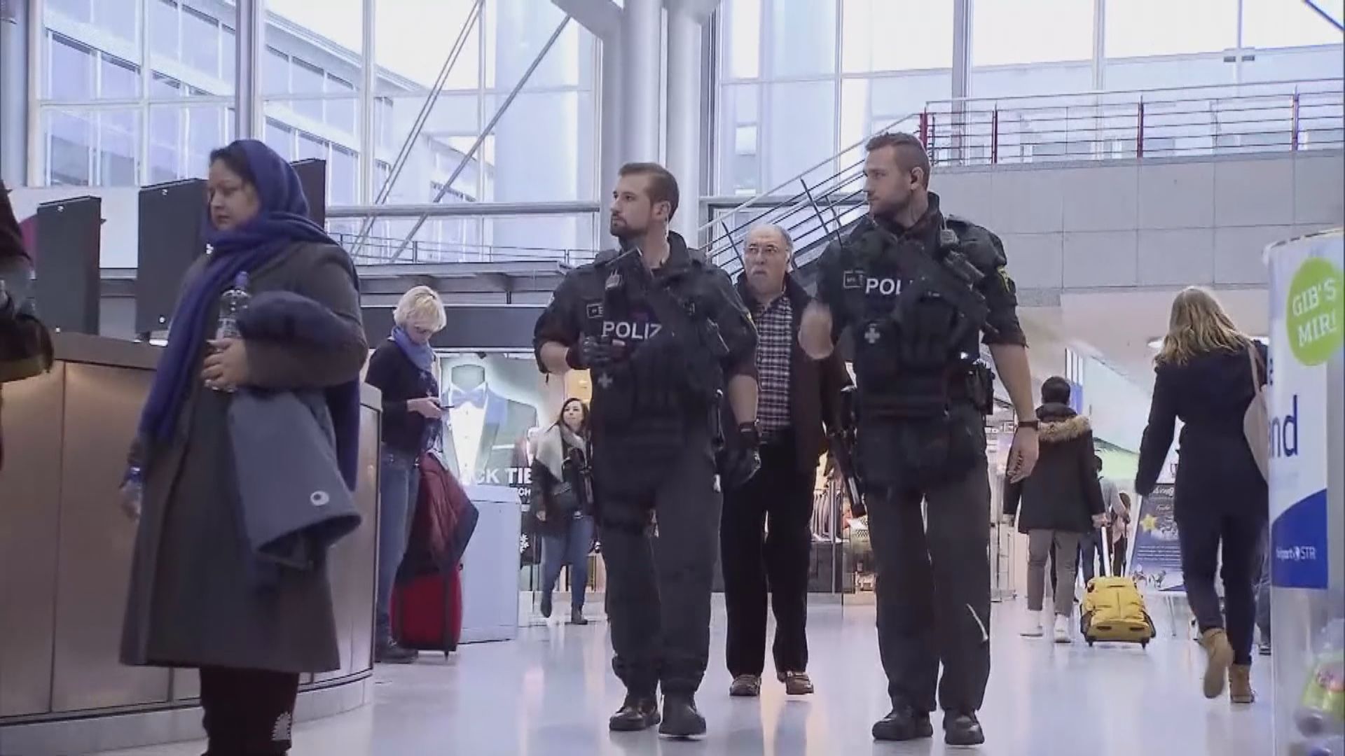 斯圖加特機場有持重型軍火警員巡邏