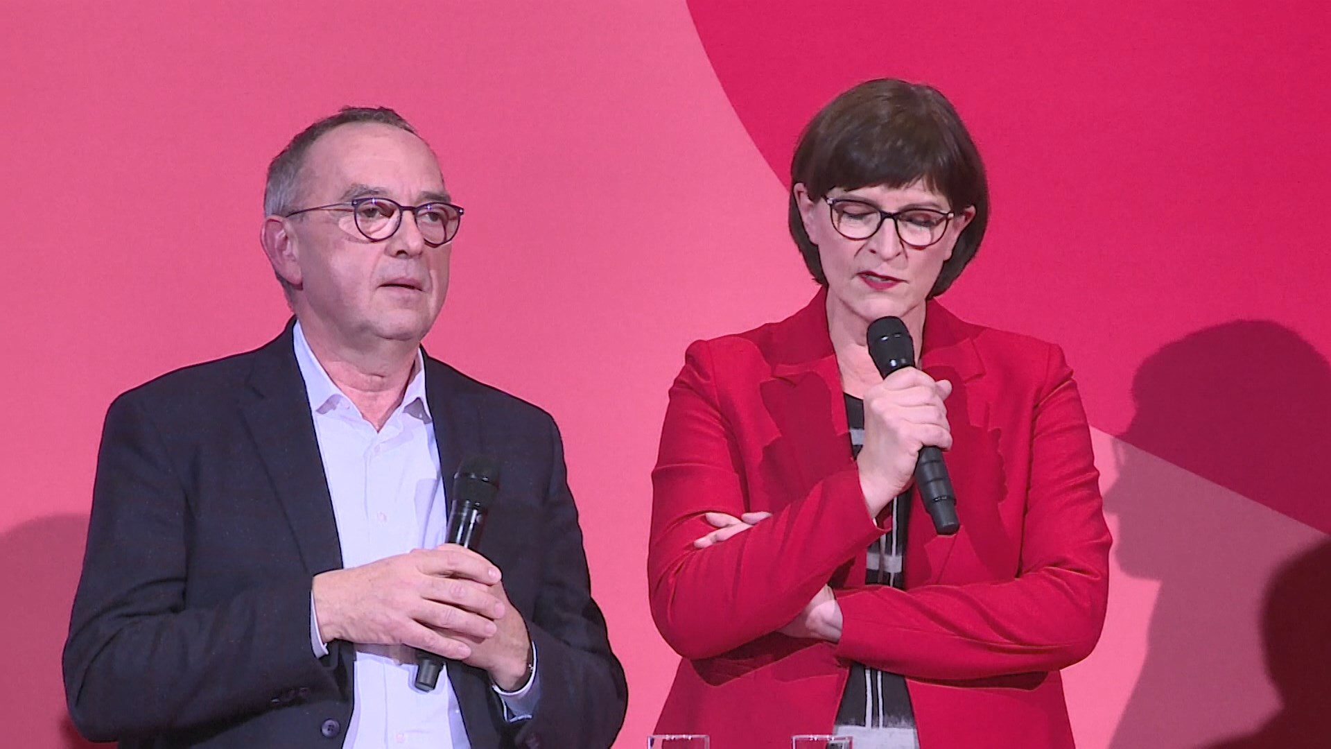 德執政聯盟社民黨選出反對默克爾的黨領袖