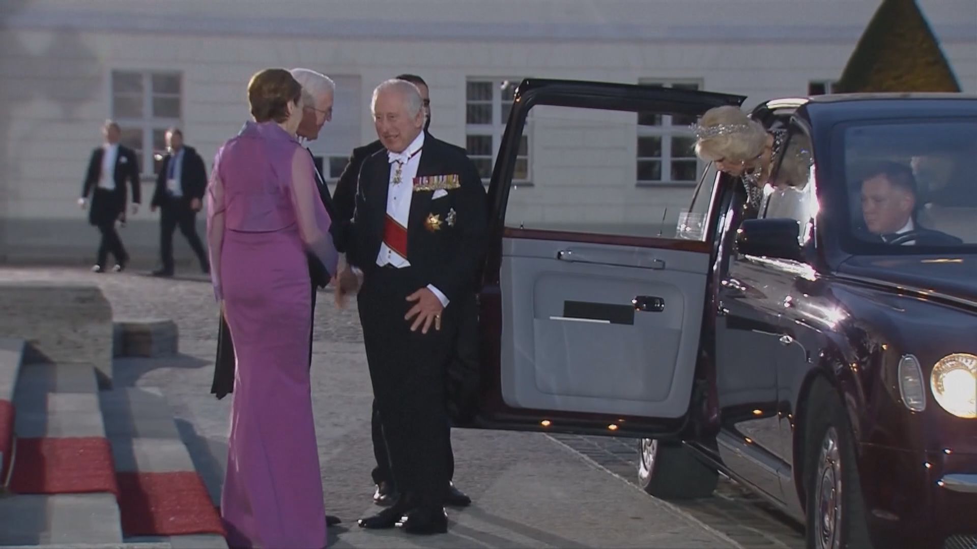 查理斯三世訪德國　會見總理朔爾茨