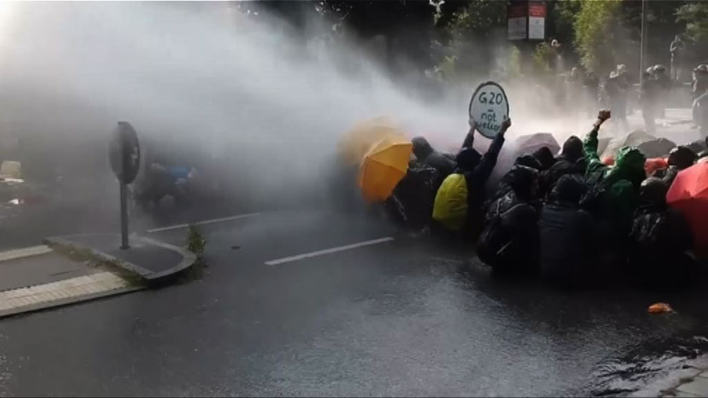 漢堡G20示威後義工清理街道