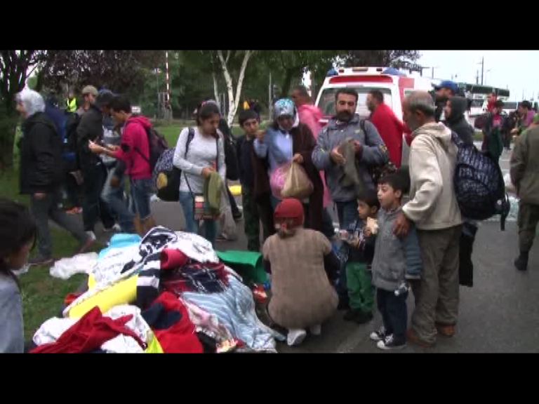 首批取道奧地利難民抵達慕尼黑