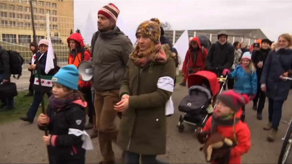 數百人由德國遊行到敘利亞