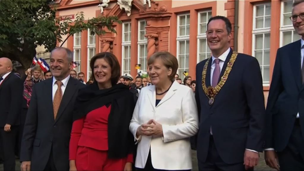 默克爾出席東西德統一27周年活動