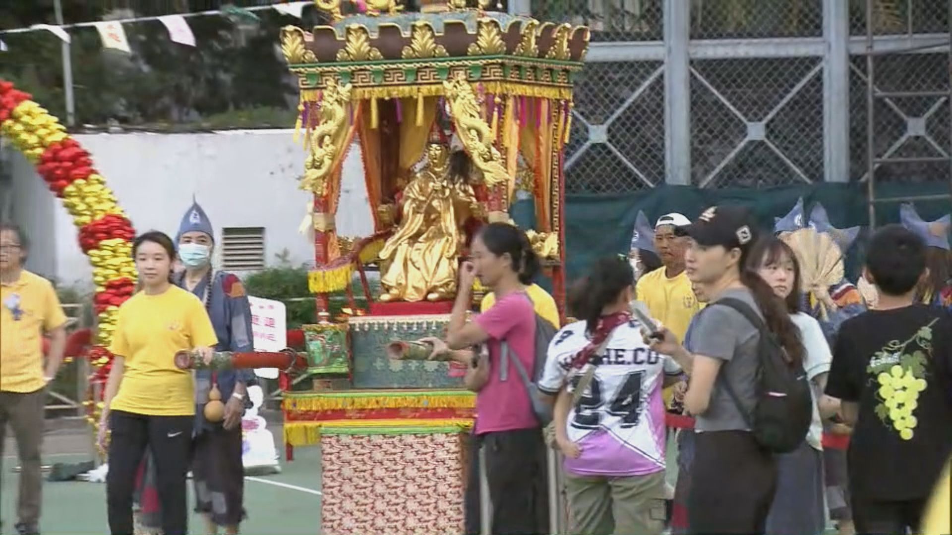 維園舉行全港首屆抬神轎大賽