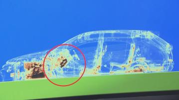 涉經港珠澳大橋駕車離境走私一千萬元黃金 澳門男子被捕