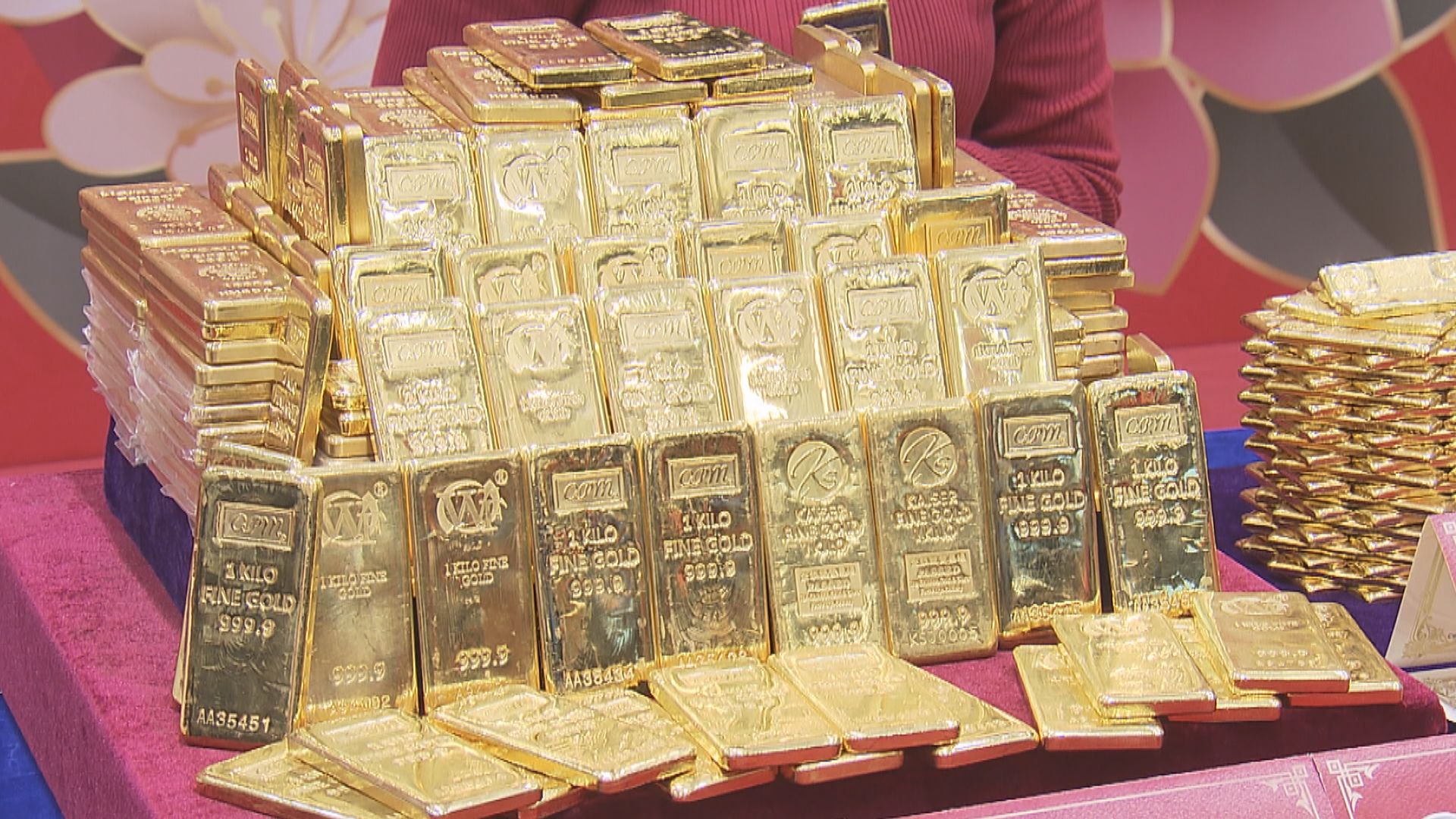 金價下跌2%　憂央行推遲減息甚至可能加息