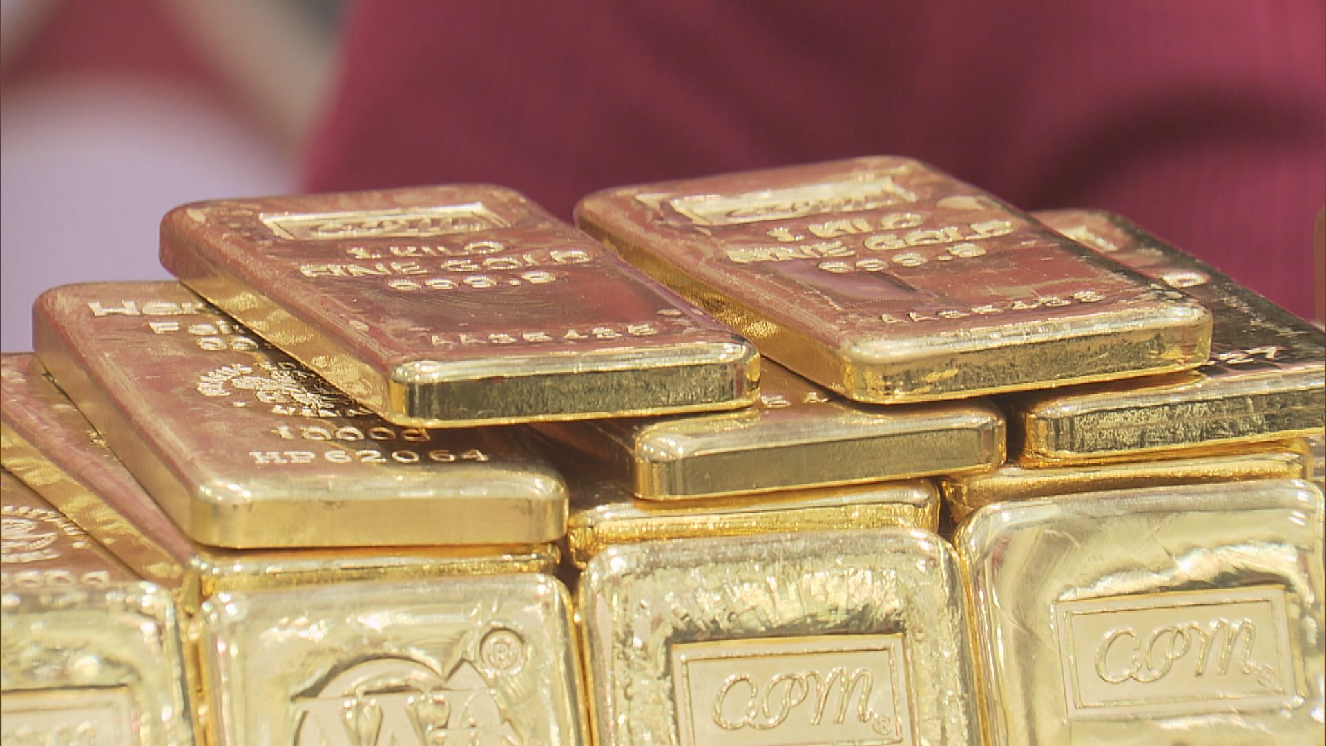 現貨金升穿每盎司5400美元