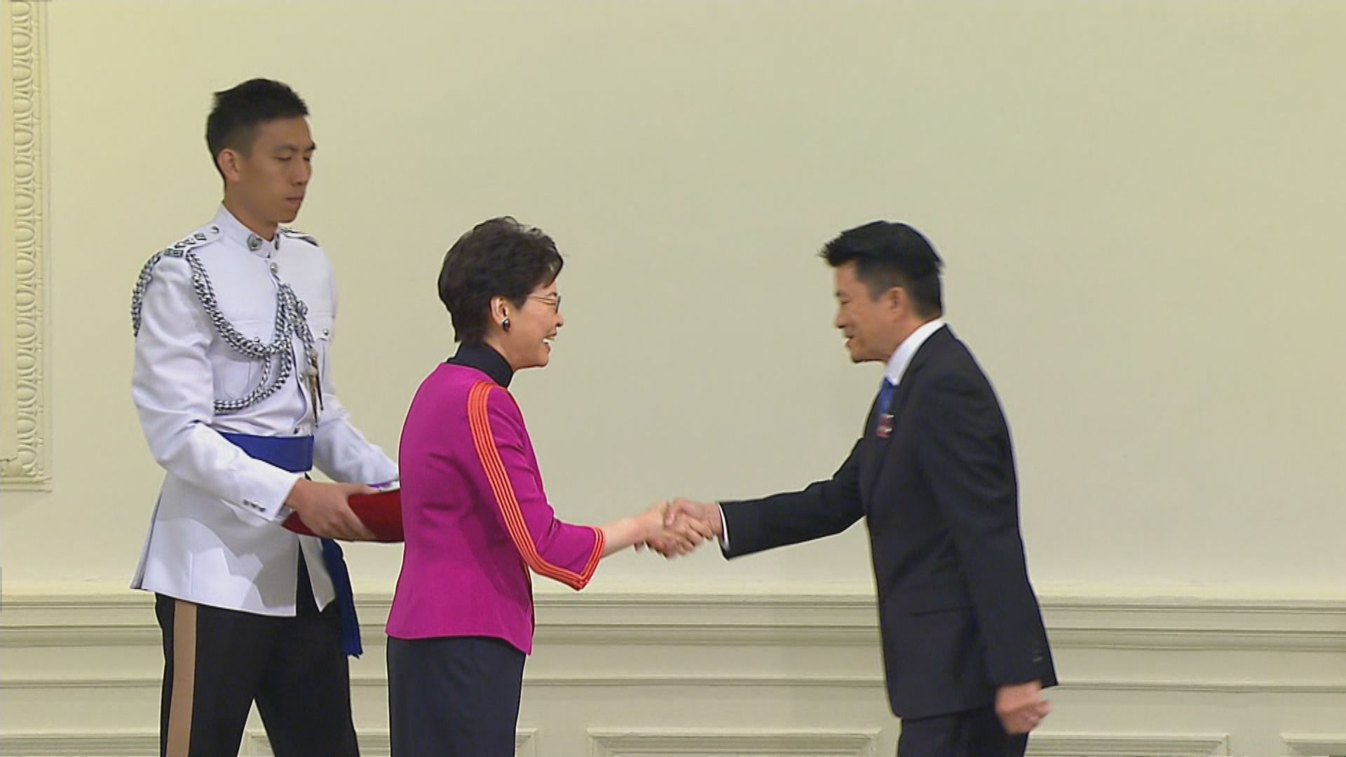 本年度授勳典禮共282人獲授勳及嘉獎 