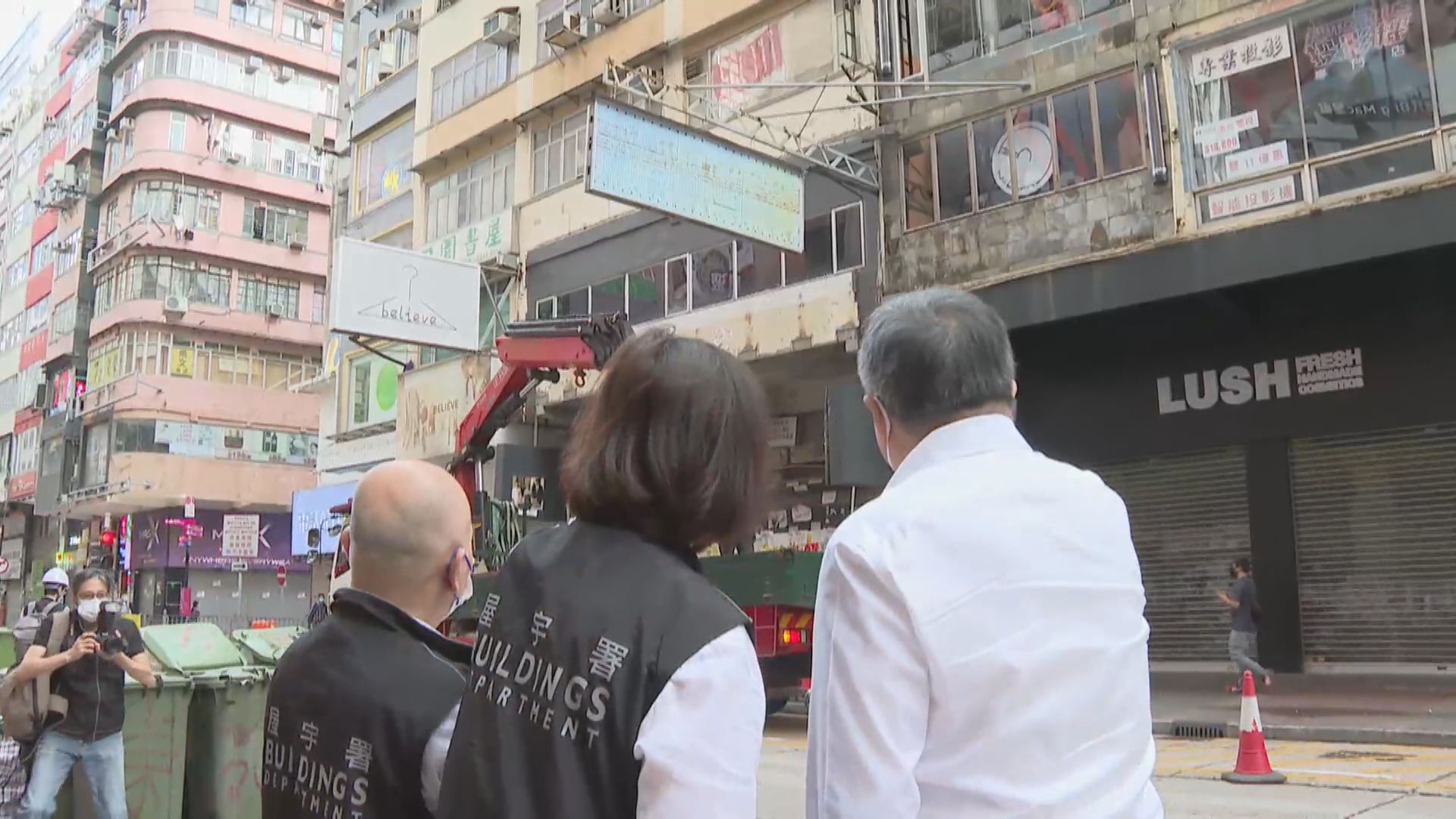 卓永興視察清拆棄置招牌行動