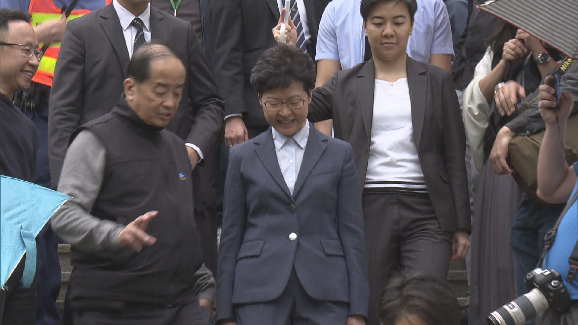 禮賓府舉行開放日　林鄭與參觀市民見面