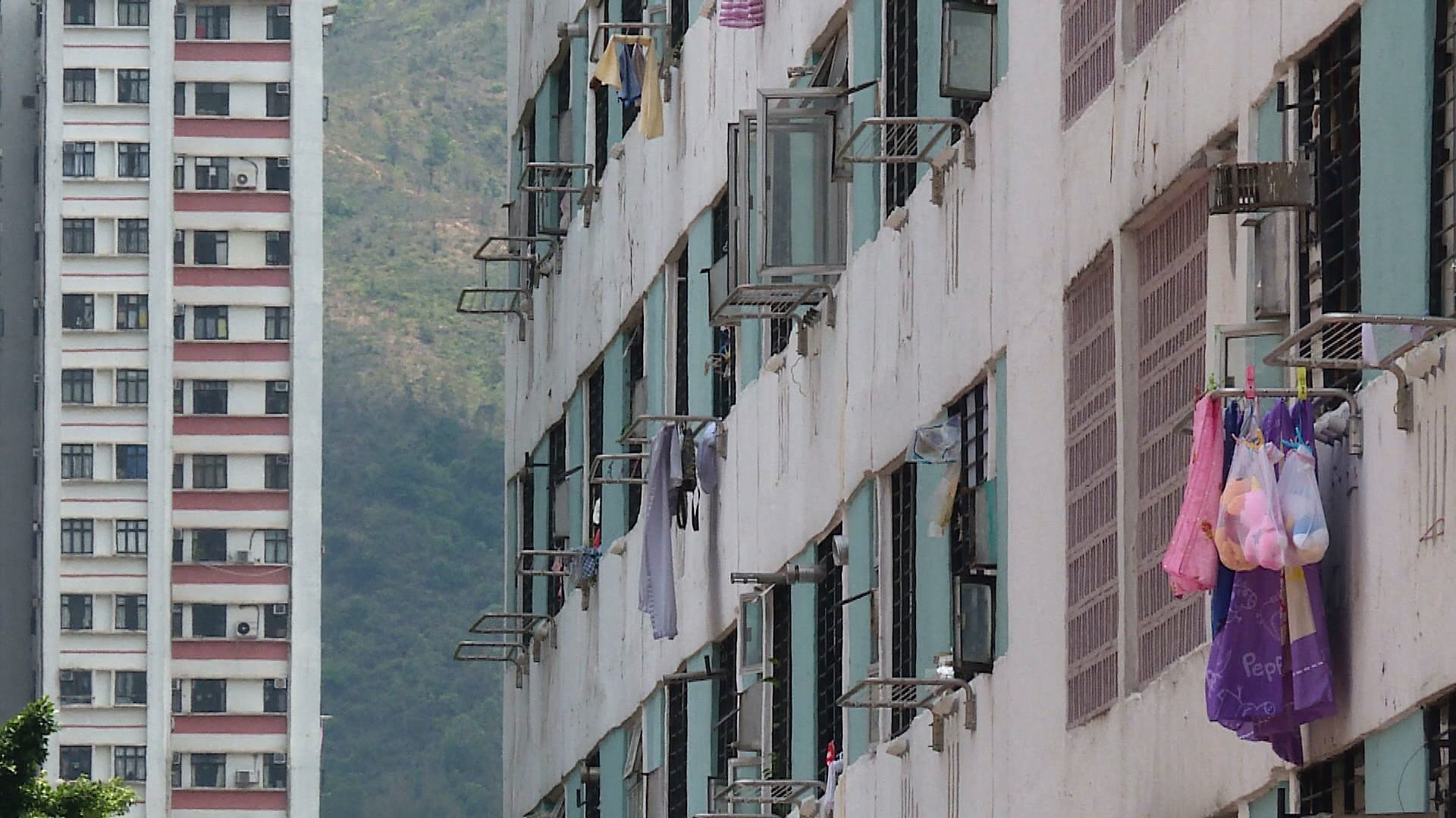 輪候公屋超過三年住戶發放現金津貼