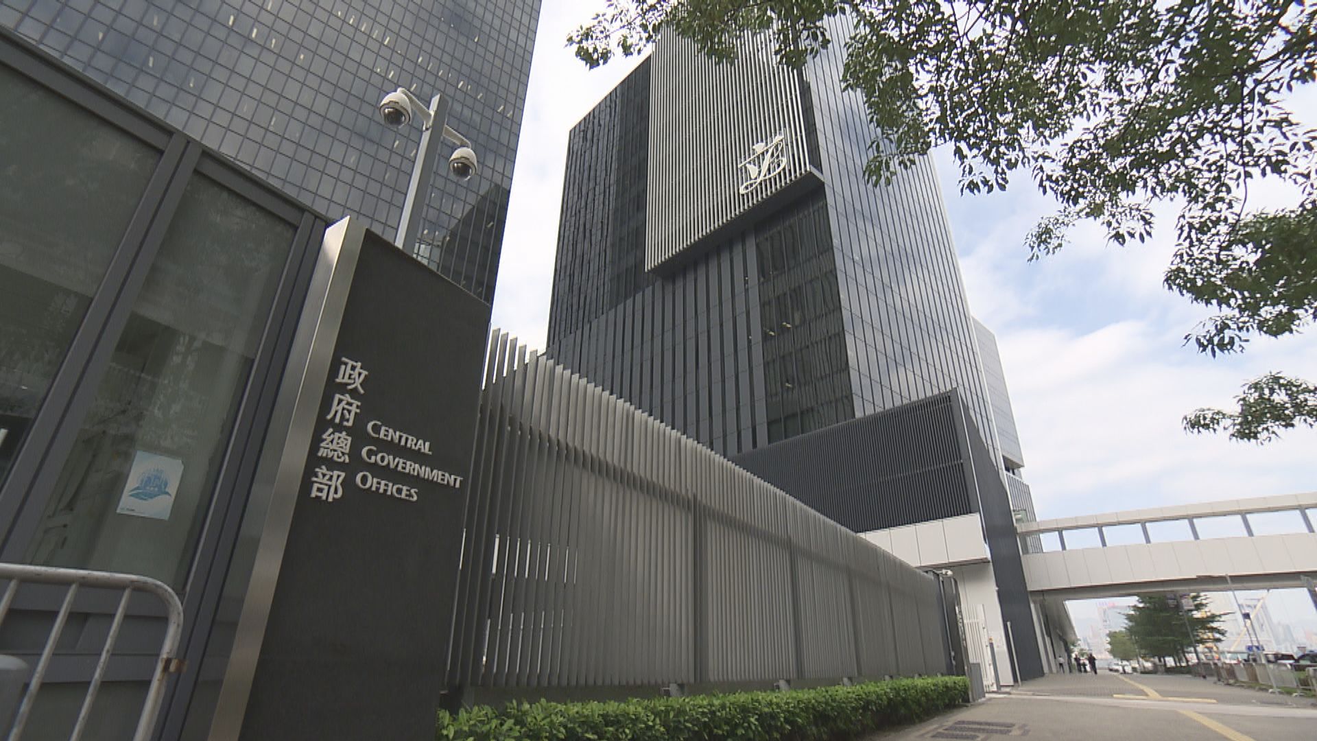 政府強烈譴責有組織借新聞自由 干涉特區司法程序