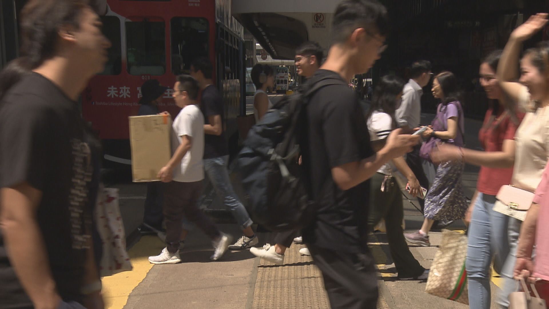 本港年中人口逾751.8萬　按年增加1.9萬人
