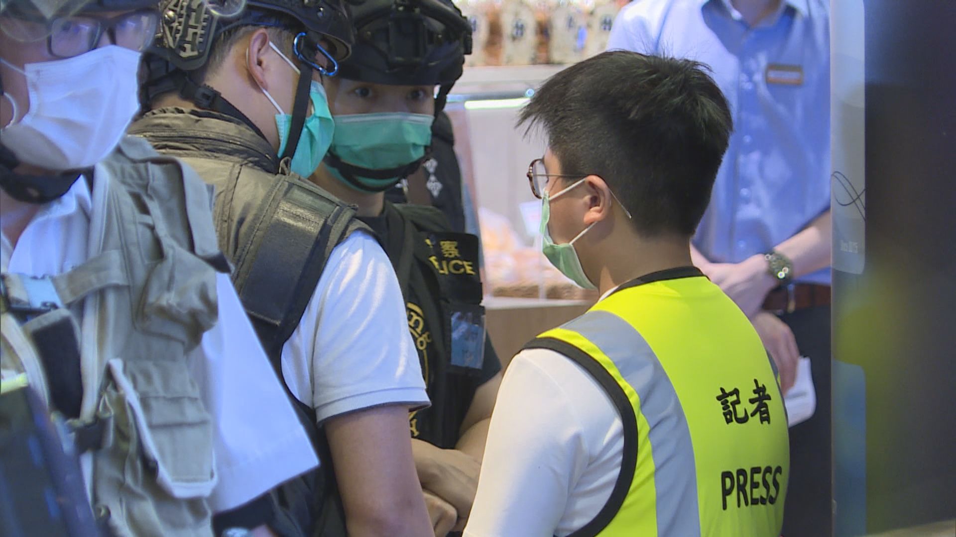 政府指學生記者採訪示威極危險　批有關組織置孩子安危於不顧