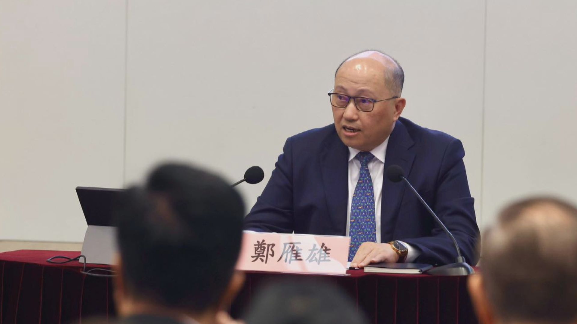 政府舉辦學習全國兩會精神座談會　鄭雁雄應邀出席
