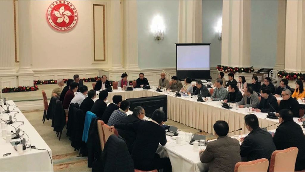 特首與逾四十名政治委任官員舉行集思會　