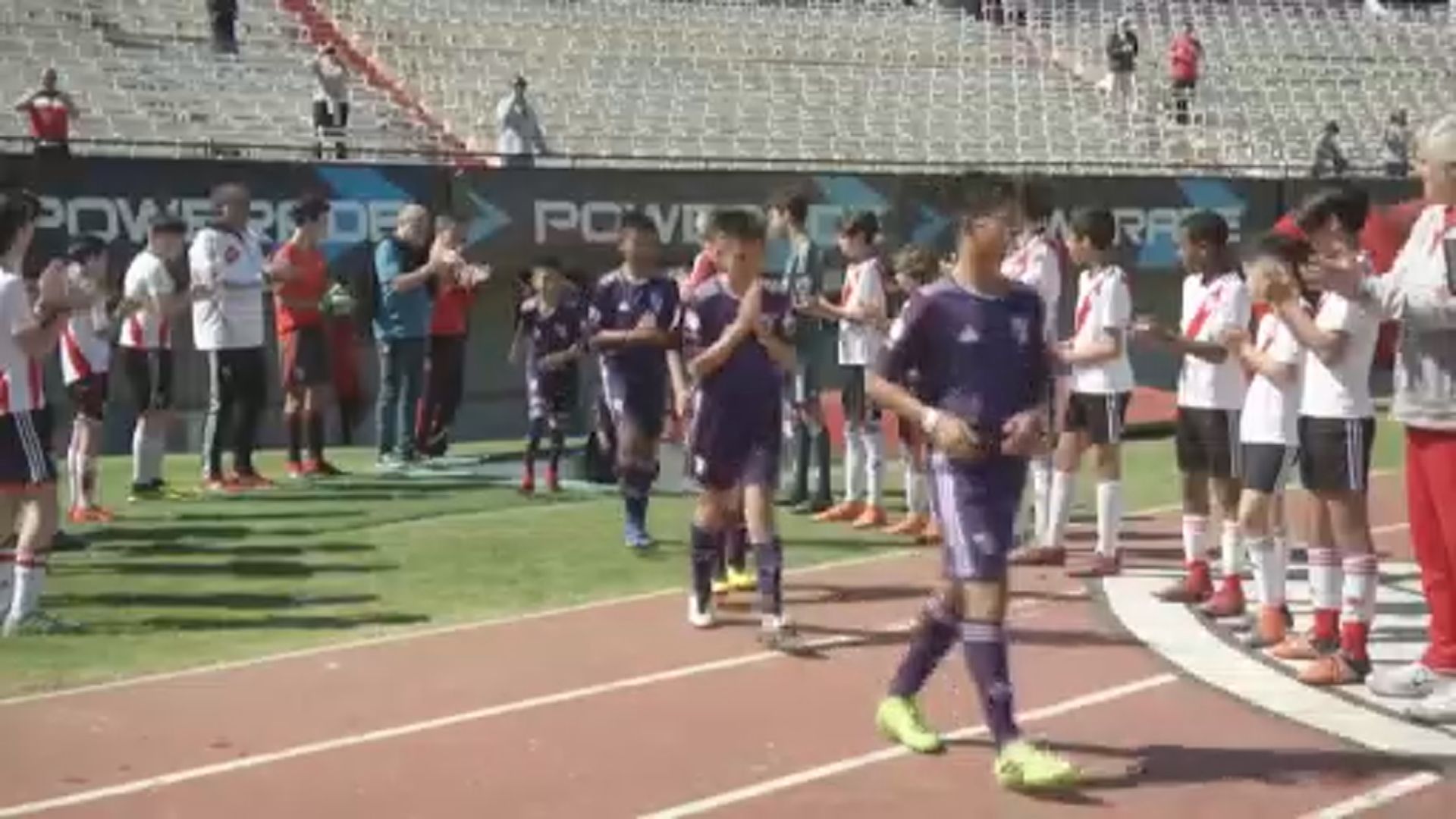 【環球薈報】泰被困岩洞少年與河床隊踢友誼賽