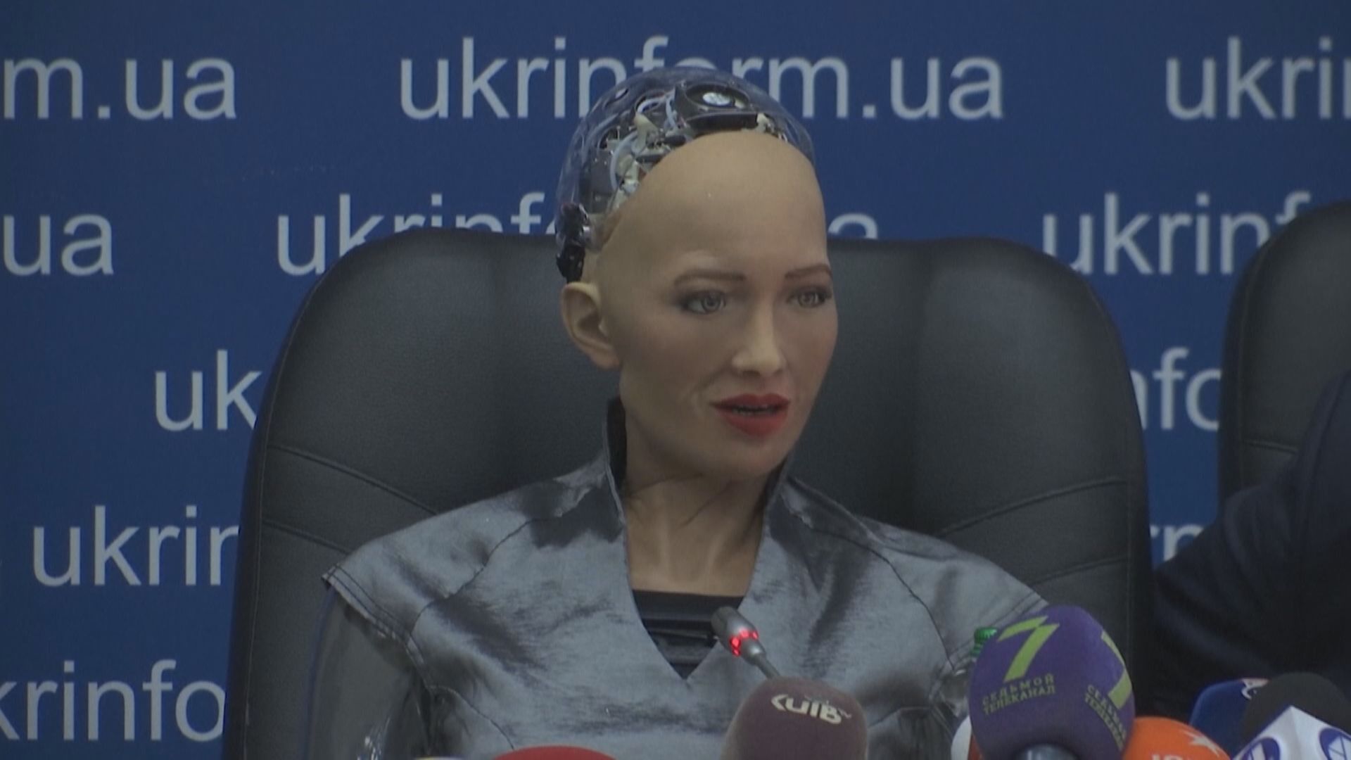 【環球薈報】港產機械人索菲婭訪問烏克蘭