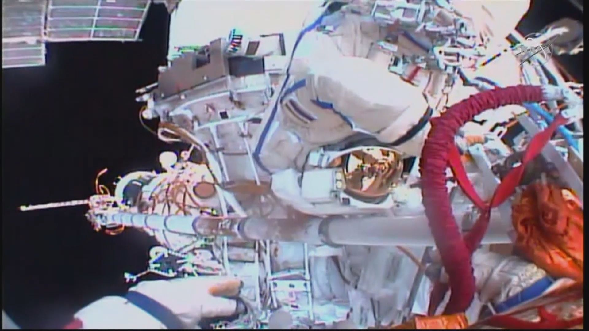 【環球薈報】太空人出艙漫步取樣調查破損原因