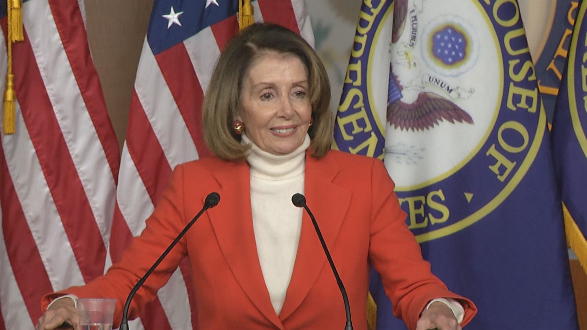 【環球薈報】佩洛西帶領潮流令橙紅大衣大熱