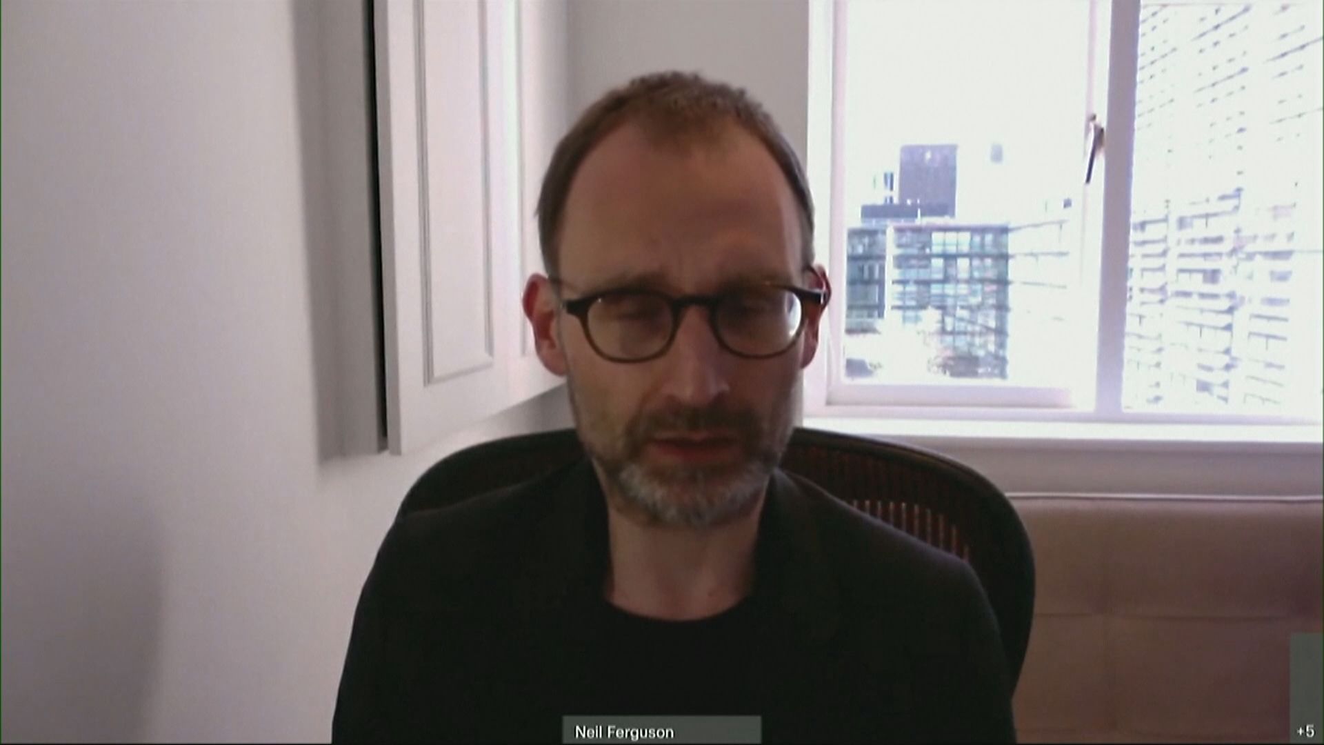 【環球薈報】英專家違反社交距離措施辭任政府抗疫顧問