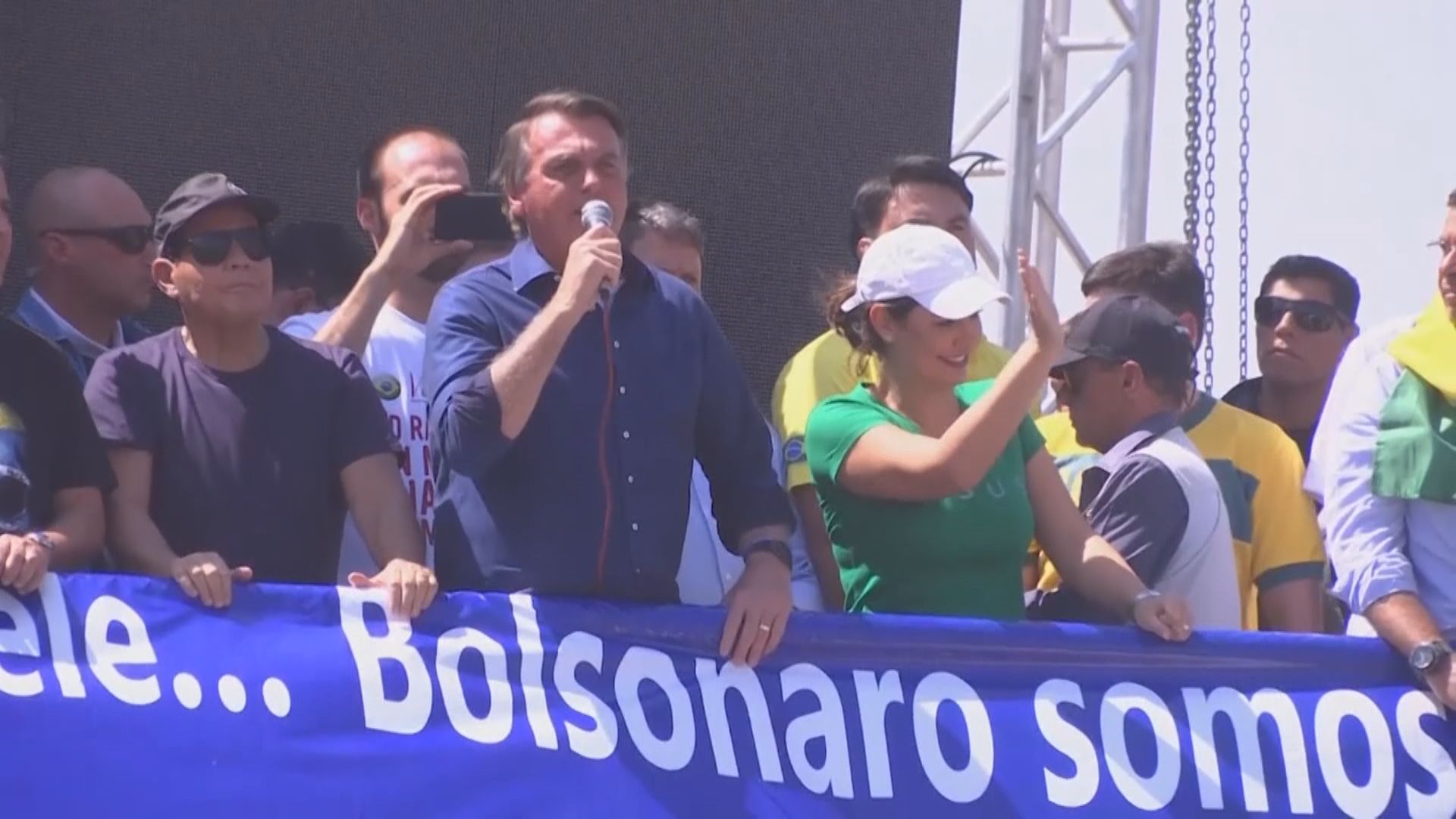 【環球薈報】巴西總統否決向弱勢婦女提供衞生用品捱轟