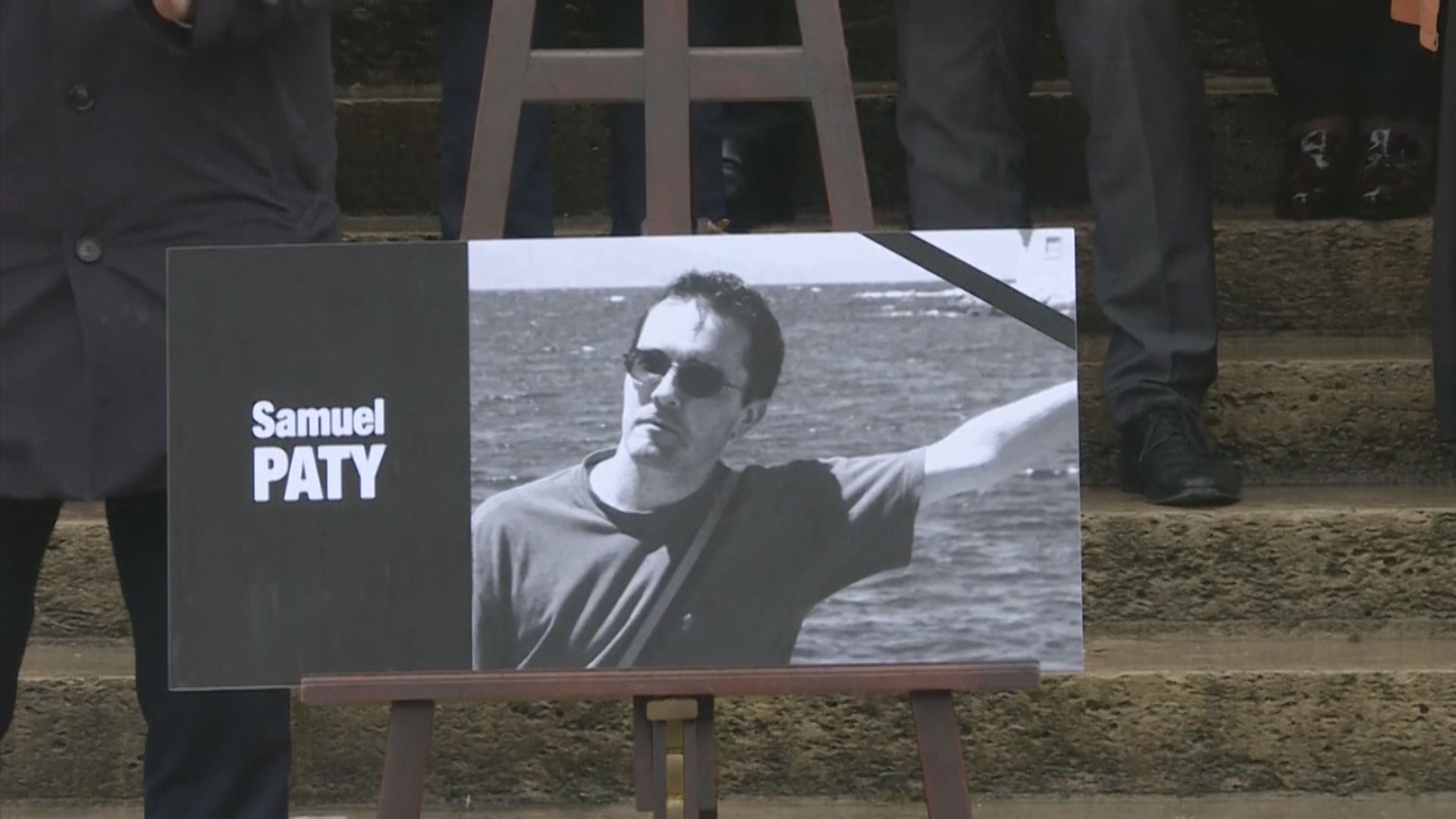 【環球薈報】控訴教師展示先知漫畫法國女生承認說謊