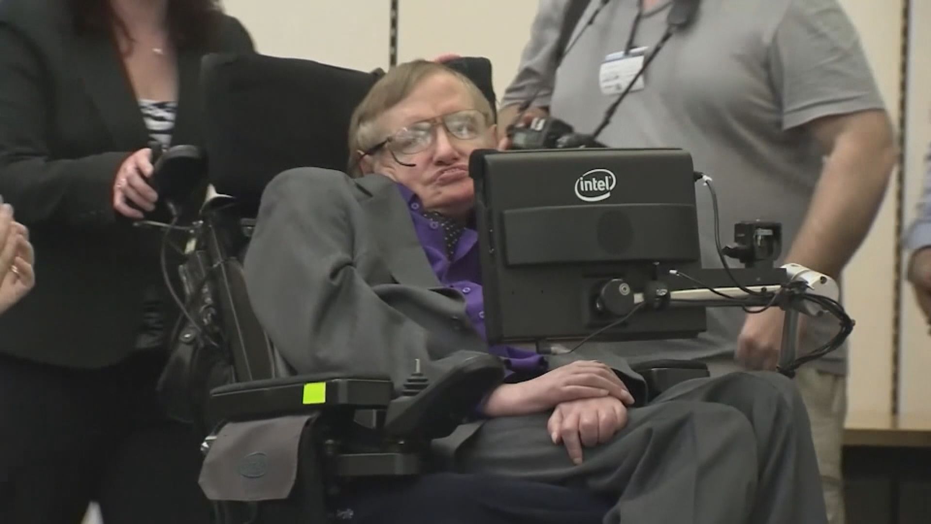 【環球薈報】霍金辦公室物件及文件贈博物館及劍橋大學