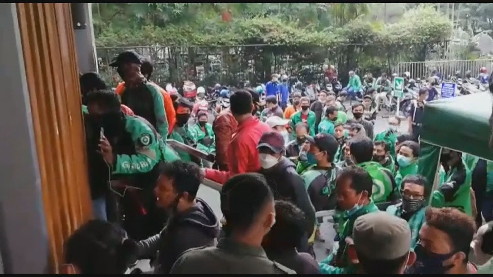 【環球薈報】BTS粉絲爆買令印尼美式快餐分店暫關門