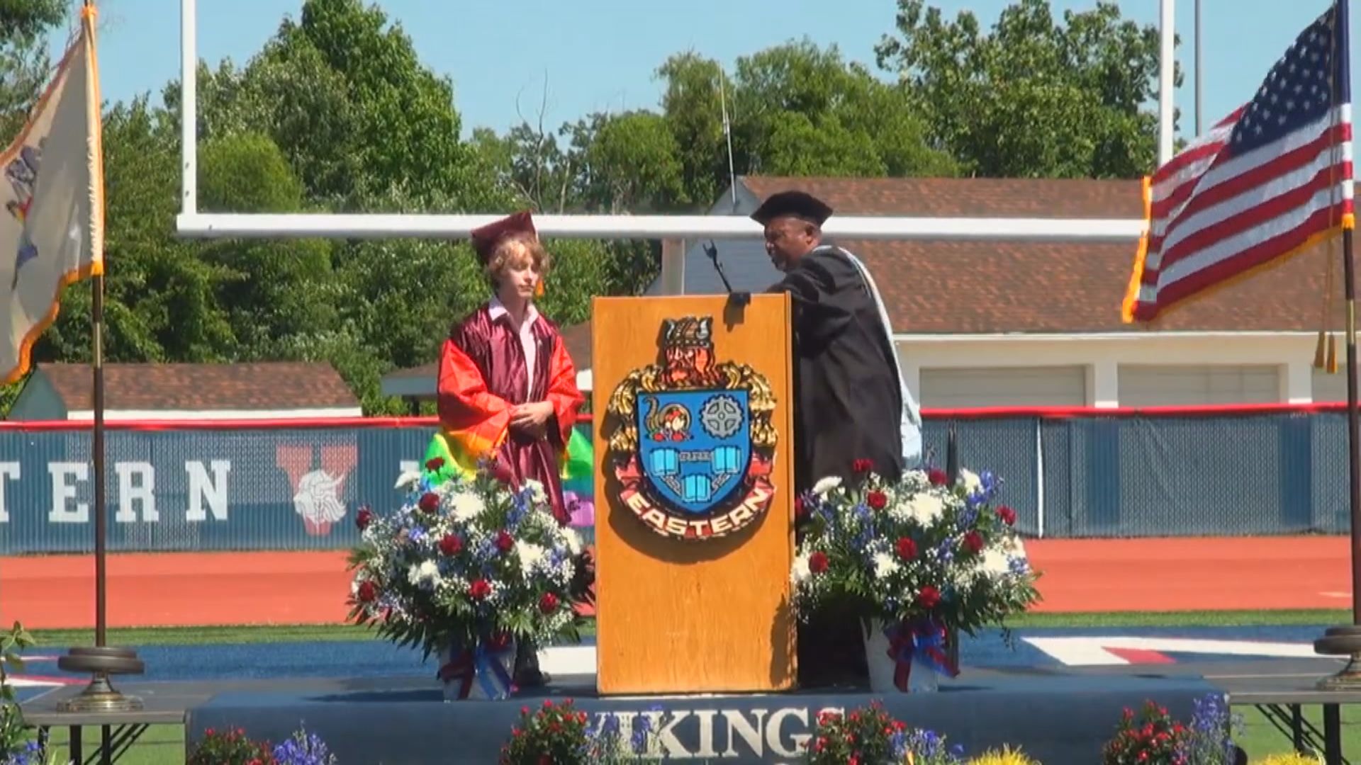 【環球薈報】美國高中畢業生涉性取向演講被校長打斷