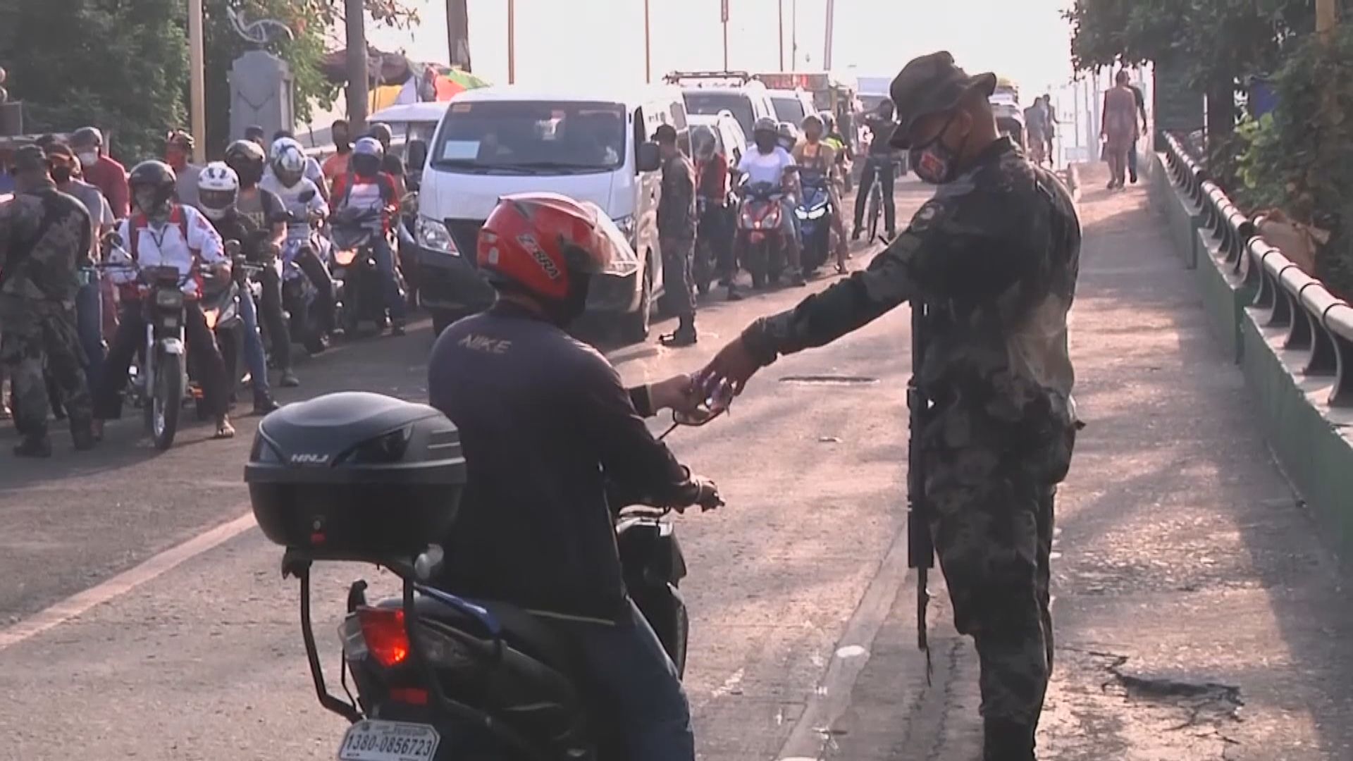 【環球薈報】菲警因疫情暫豁免警員升職體重要求
